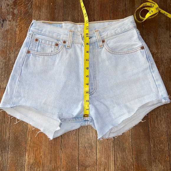 Vintage Levis shorts - Picture 5 of 6